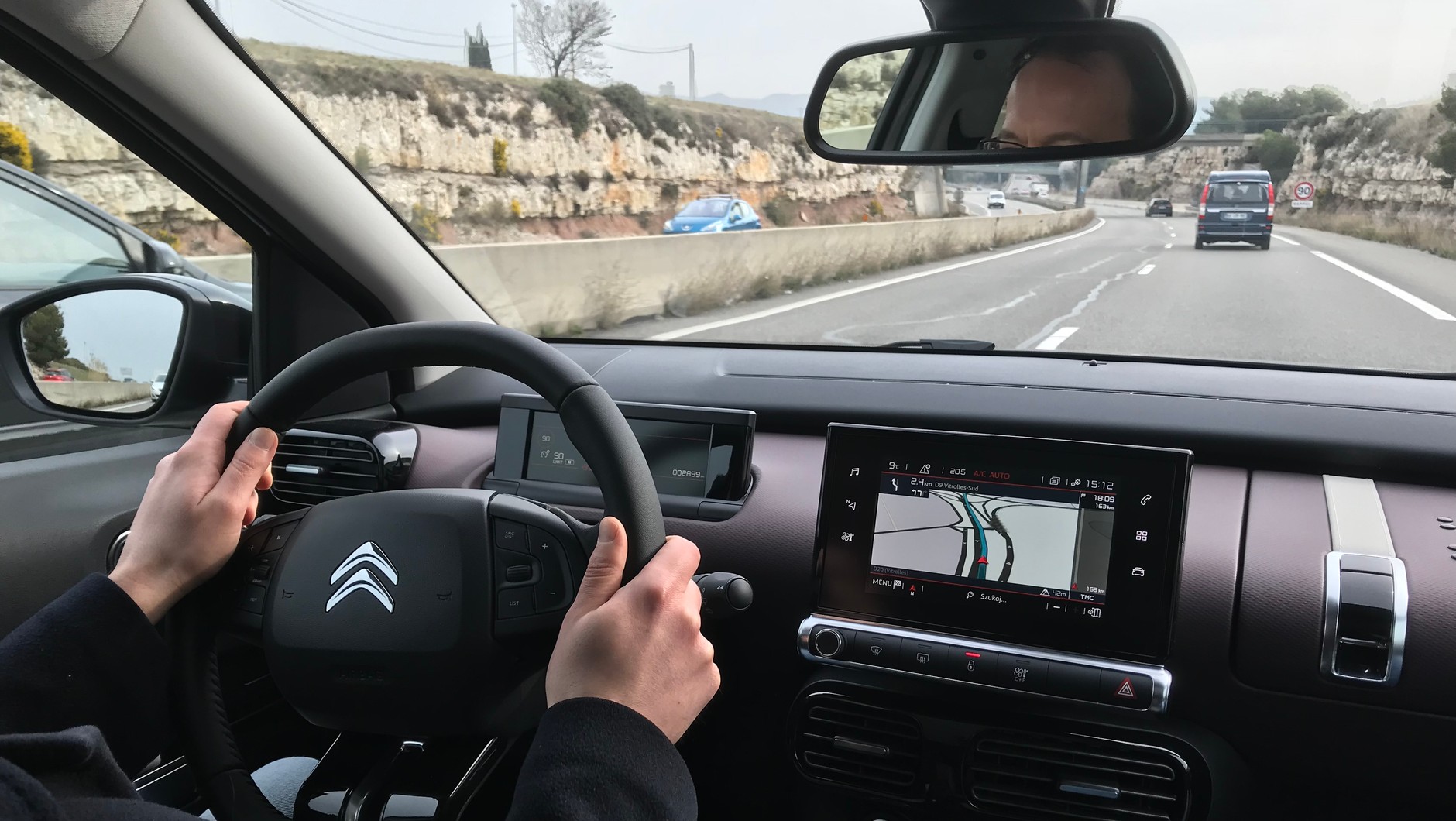 Citroen C4 Cactus 2018 - po równej jak stół trasie samochód subtelnie płynie