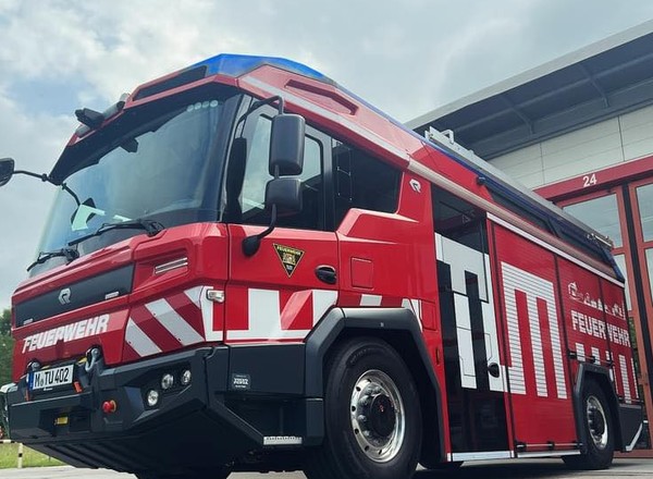 Strażacy przetestowali... elektryczne wozy. Wyniki okazały się więcej niż zaskakujące