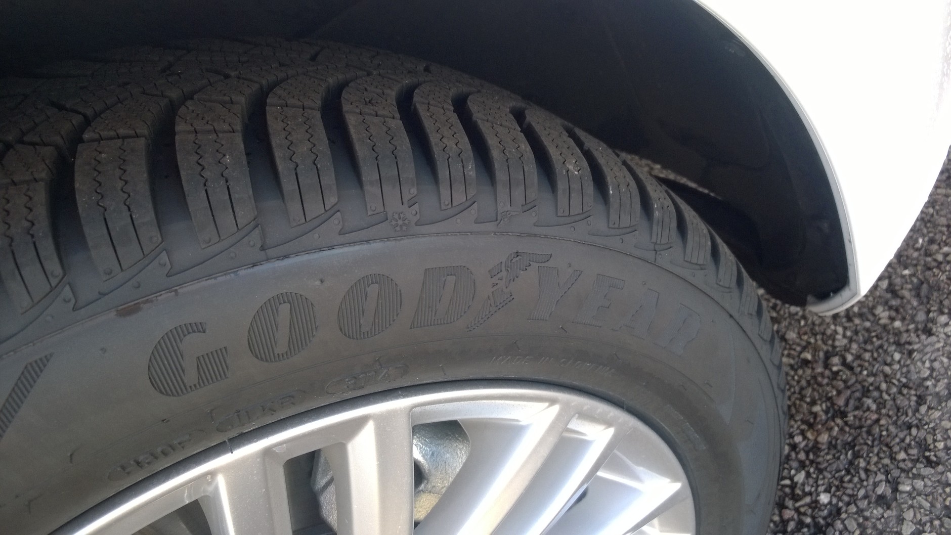 Goodyear UltraGrip 9