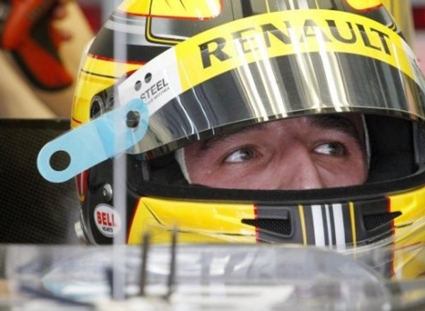 Robert Kubica ćwiczy już chodzenie