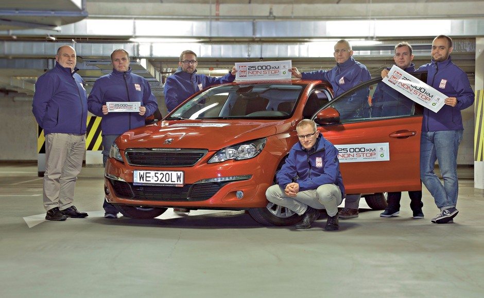 Silnik 1.2 PureTech - Peugeotem 308 1.2 (130 KM) przejechaliśmy ponad 100 tys. km (w tym 25 tys. km non stop). Zużyły się tylne opony oraz przednie klocki i tarcze hamulcowe. Raz pojawił się błąd silnika.