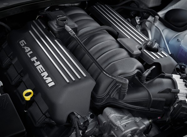 Chrysler z klasą żegna model 300C. Pod maską silnik 6.4 V8 HEMI