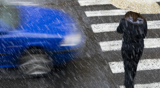 Przejście dla pieszych – kiedy pieszy ma pierwszeństwo? I czego mu nie wolno? Wyjaśniamy