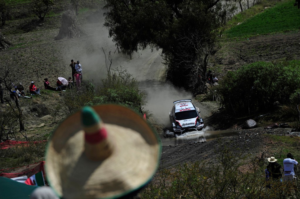 Rajd Meksyku 2010: Citroën faworytem - trudne zadanie Forda czyszczącego trasę (relacja z 1. etapu)