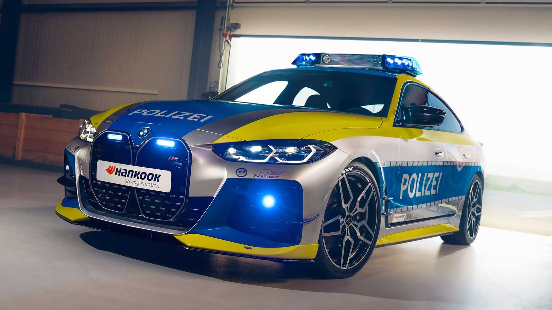 Koncepcyjny radiowóz BMW i4 AC Schnitzer