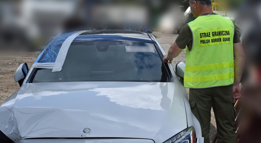 Mercedes C 300 Coupe z Kanady odzyskany przez polską Straż Graniczną
