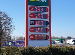 Obniżki cen paliw w hurcie. Na stacjach wciąż bardzo drogo