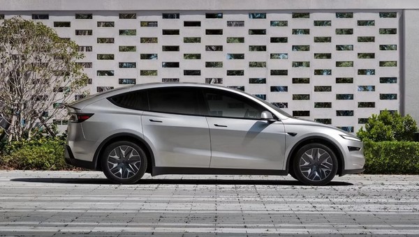 Tesla Model Y w wydłużonej wersji L