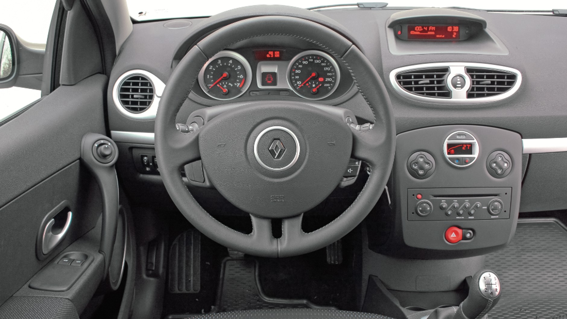 Jak na auto sprzed niemal 20 lat Clio III może pochwalić się niezłymi materiałami. Uwaga na drobne usterki elektryki