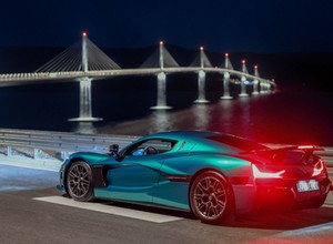 Rimac przejechał po pięknym chorwackim moście Pelješac. Na Izerę ciągle czekamy...