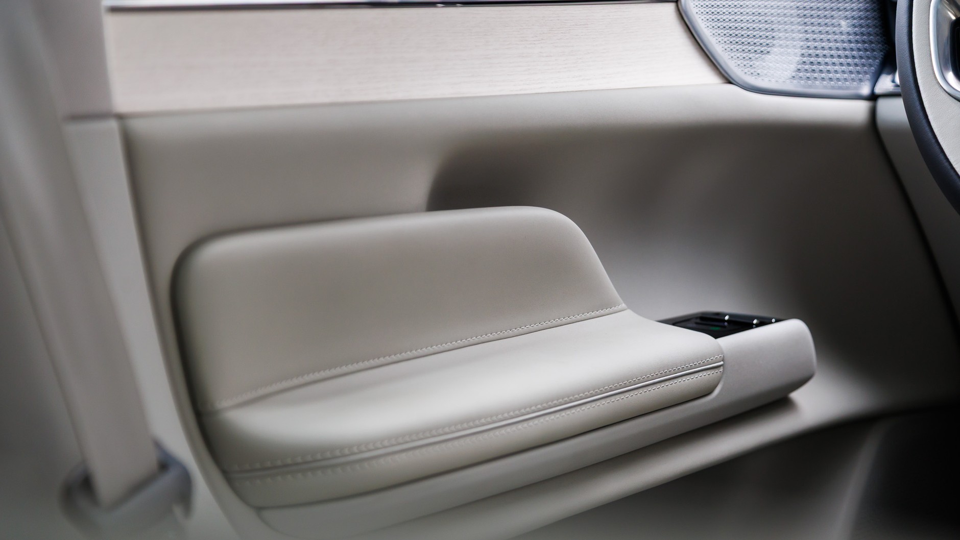 Volvo ES90