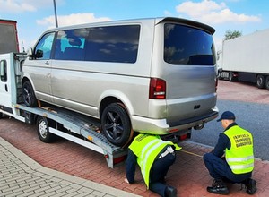 Laweciarz chciał uniknąć kontroli ITD. Nie udało się