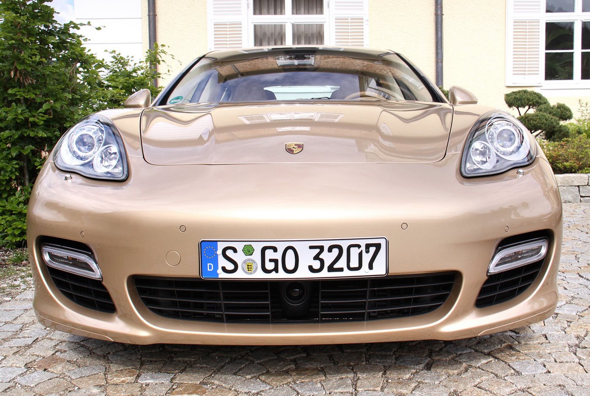 Porsche Panamera Turbo - Najszybszy sedan na torze Nurburgring (Wideo)