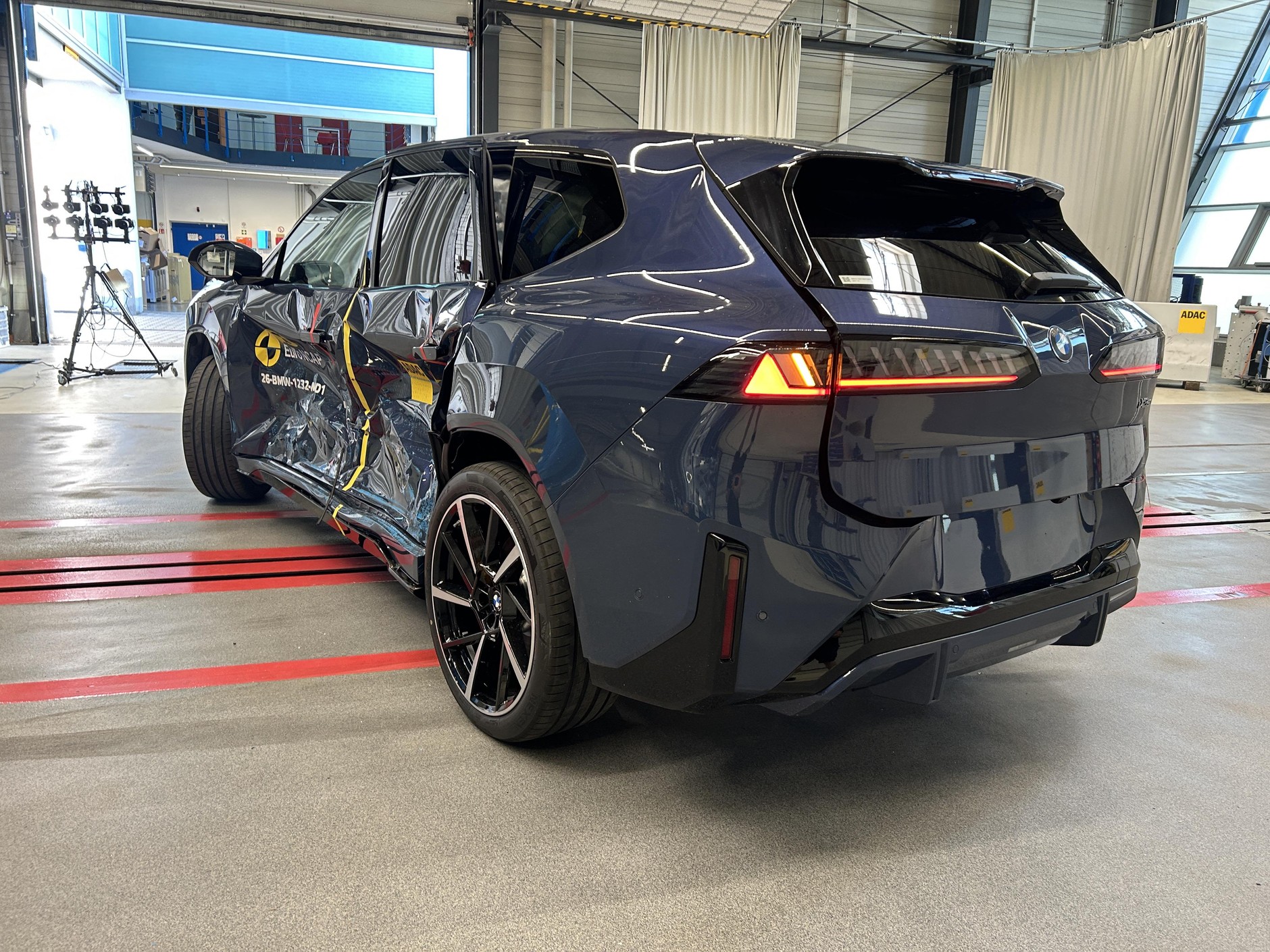BMW iX3 w teście zderzeniowym Euro NCAP
