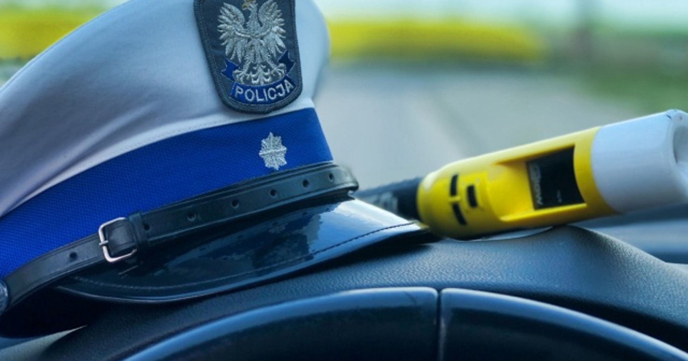 Mieszkańców zaniepokoiła jazda kierowcy Audi. Wyręczyli policjantów