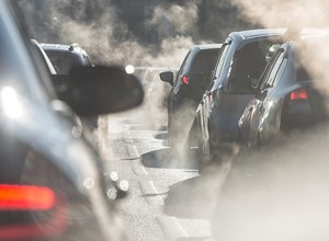 UE dogadała się z producentami. Luzuje zapisy dotyczące emisji spalin