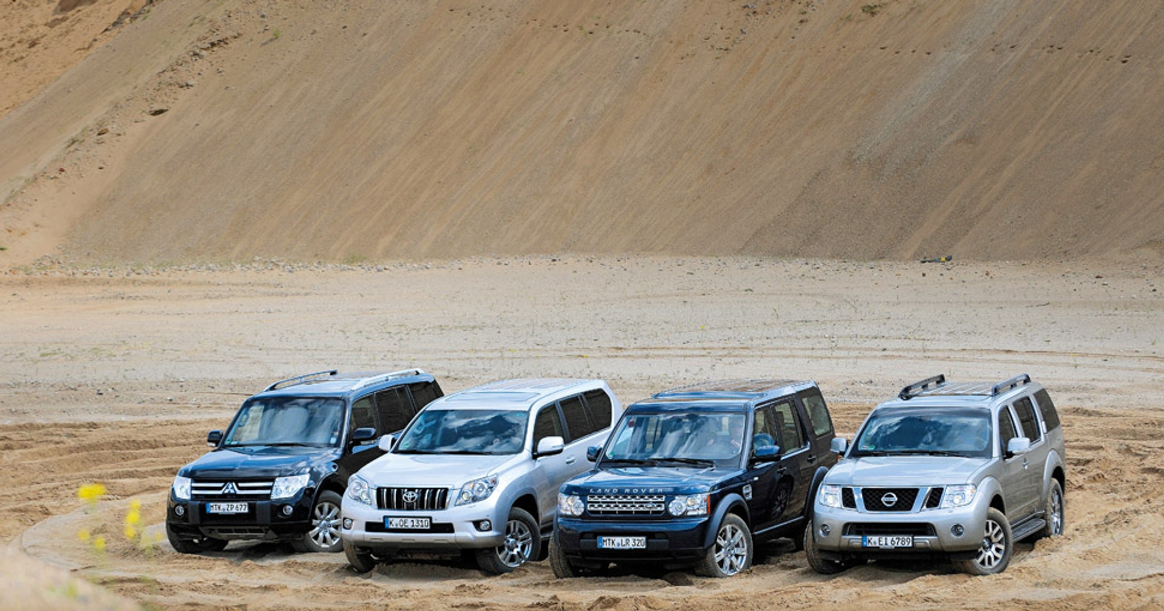 Luksusowe terenówki na wszelki wypadek: Mitsubishi Pajero kontra Toyota Land Cruiser, Land Rover Discovery i Nissan Pathfinder