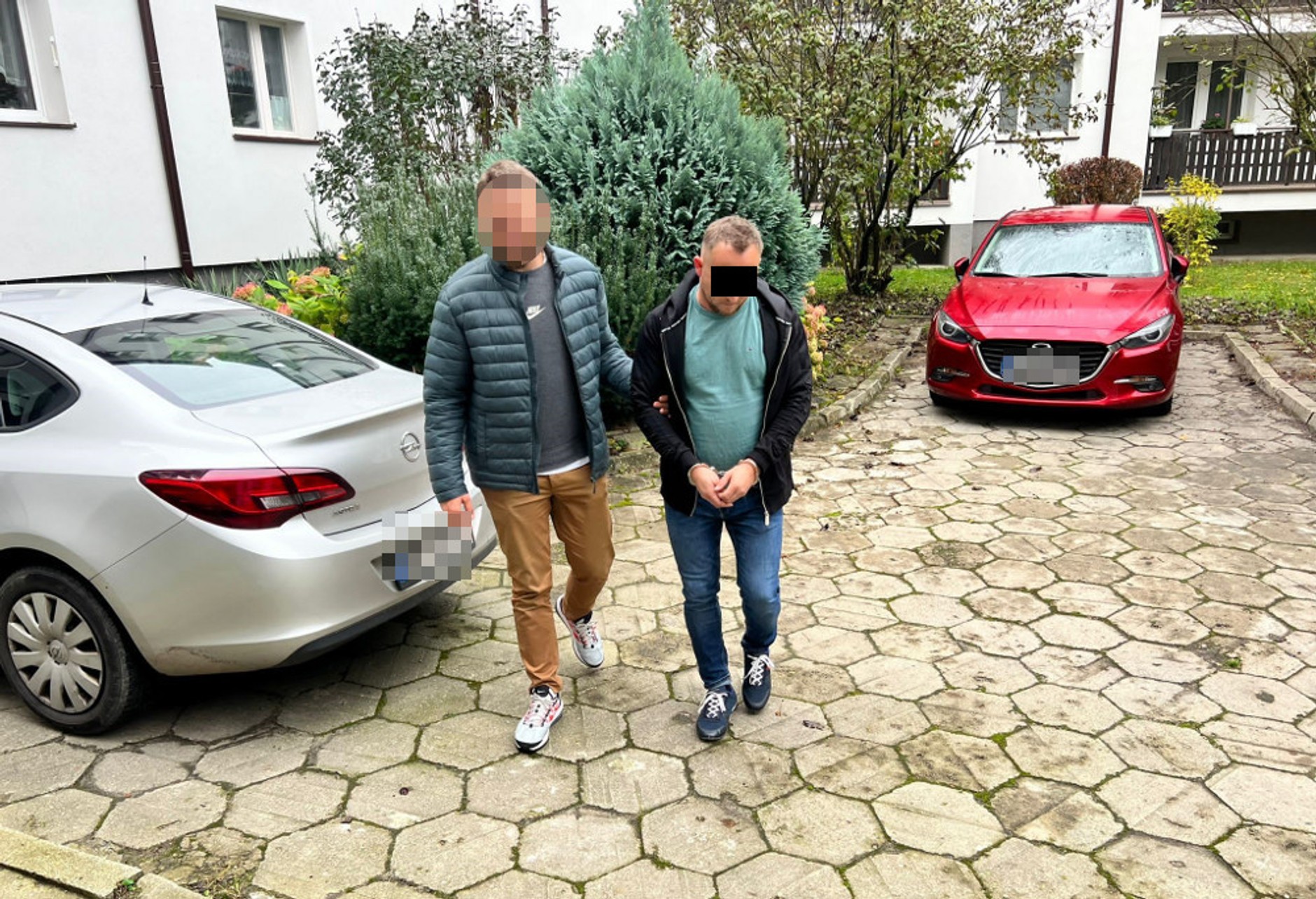 Policja zatrzymała podejrzanych o oszustwo przy wynajmie samochodów