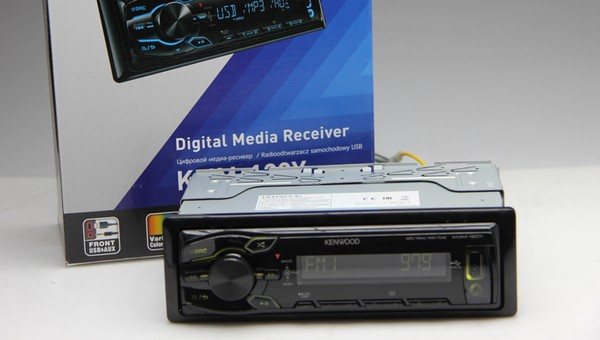 Kenwood KMM-120Y: tanie radio z USB