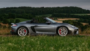 Porsche 718 Spyder RS. Wspaniały sposób na pożegnanie silników spalinowych