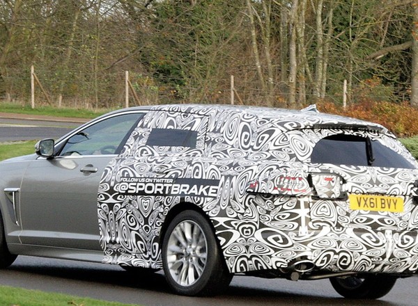 Jaguar XF Sportbrake dał się przyłapać