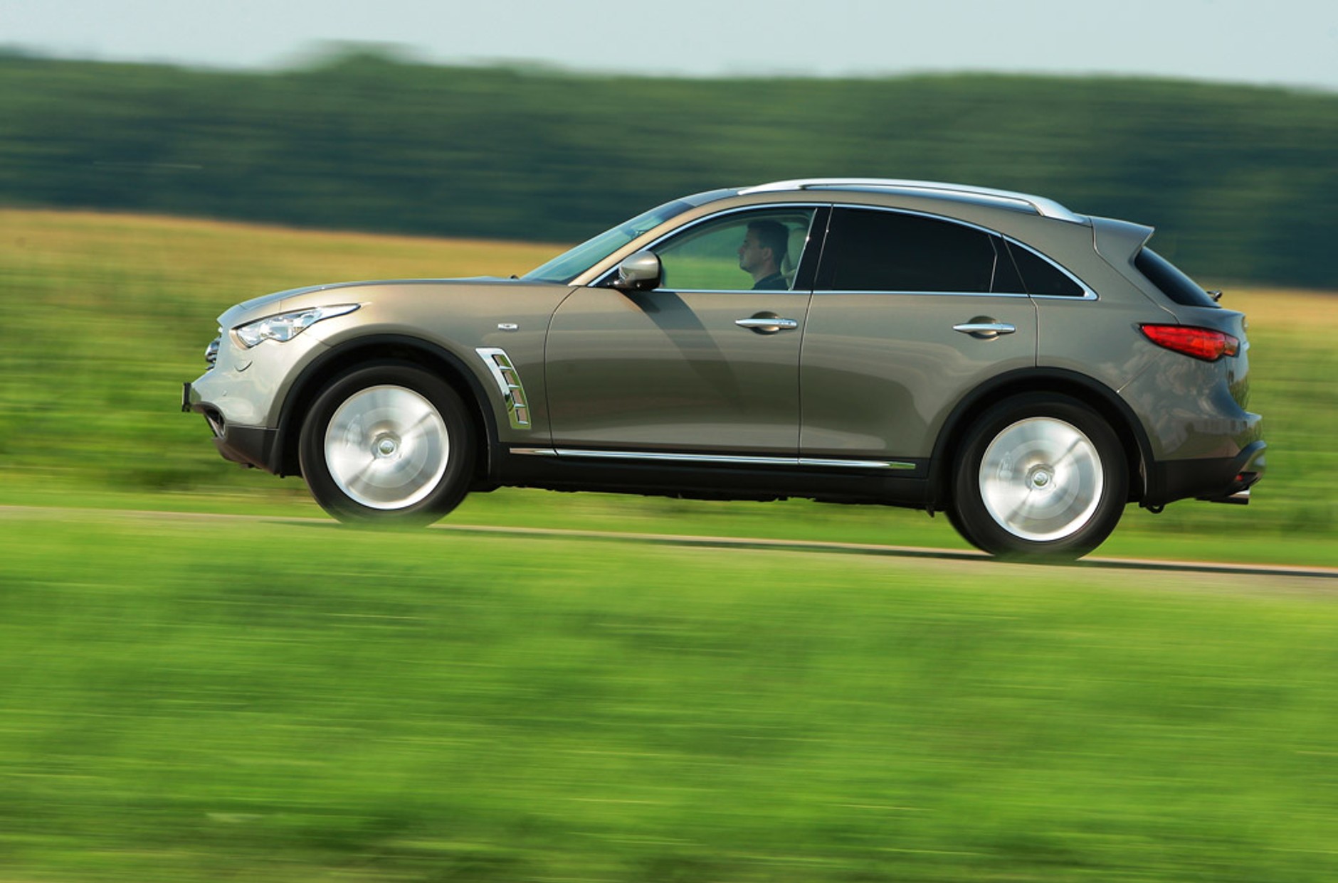 Infiniti FX30d: Gotowy do rywalizacji