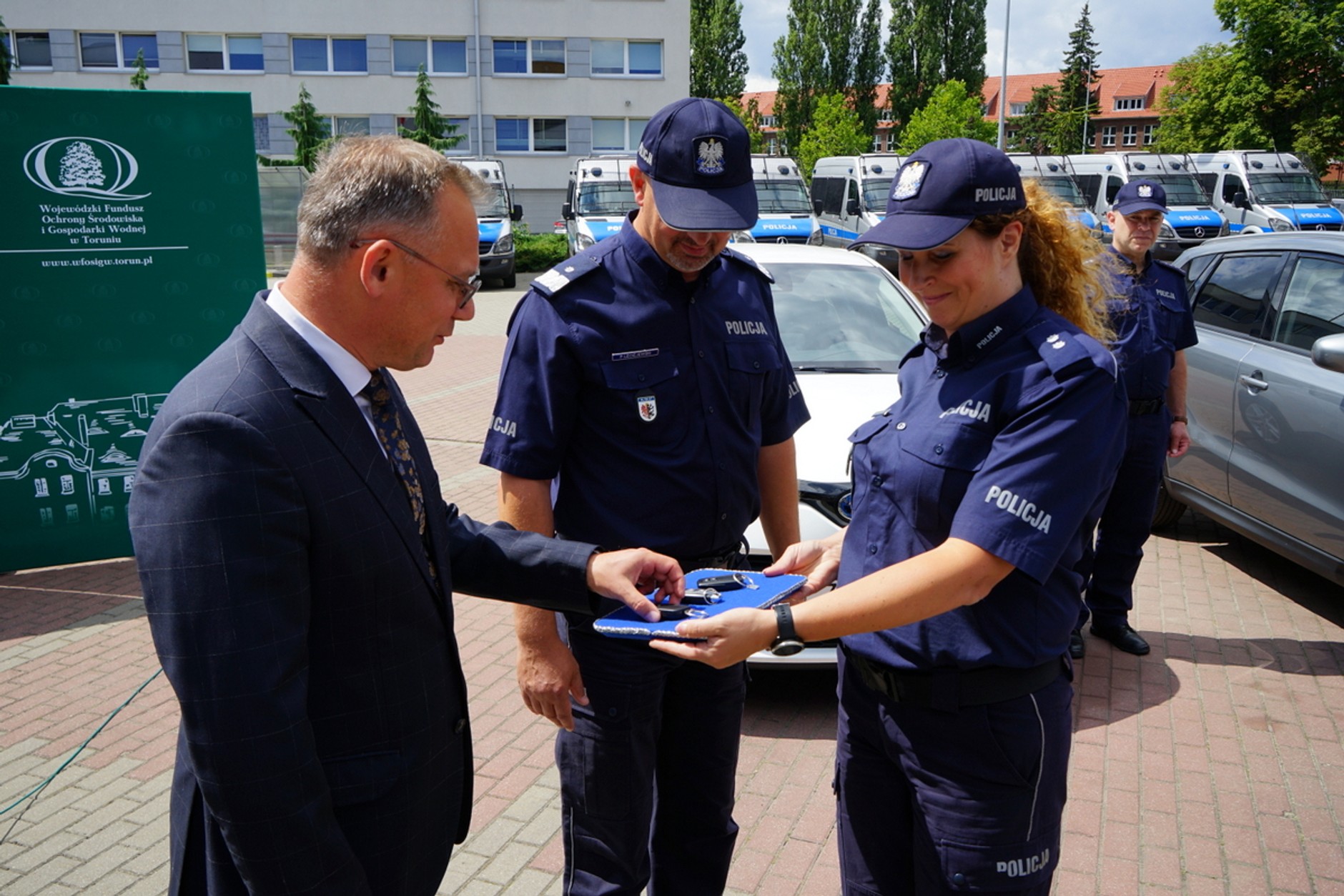Nowe nieoznakowane radiowozy kujawsko-pomorskiej policji