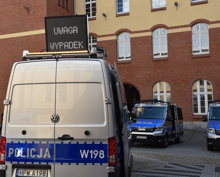 Nowe radiowozy zachodniopomorskiej policji (Volkswagen Crafter i MAN TGE)