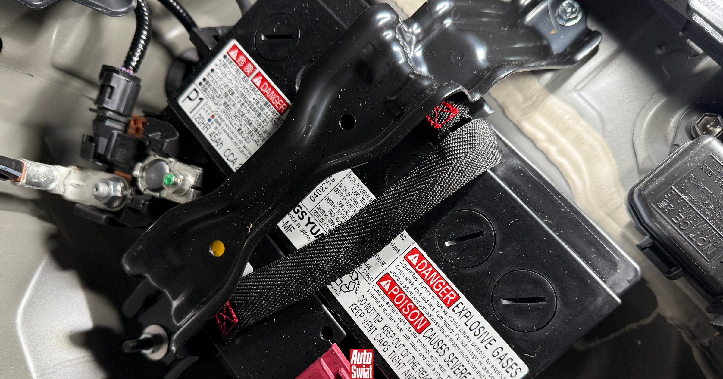 Rozładował mi się akumulator w aucie. Samochód ostrzegł, że nie zahamuje