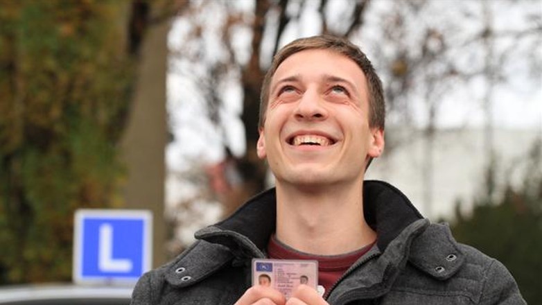 Instruktor nauki jazdy radzi jak zdać nowy egzamin na prawo jazdy (2013)