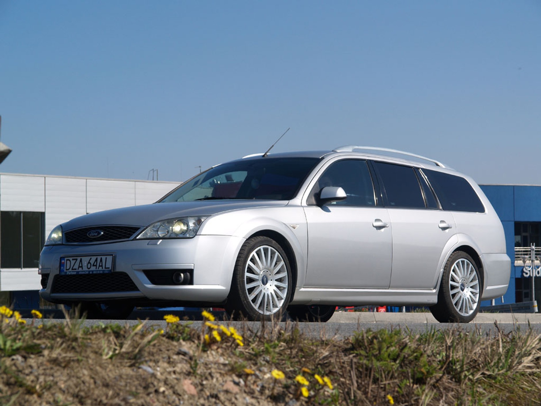 Ford Mondeo ST220: Prorodzinny Grand Tourer