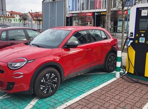 Jeździłem Fiatem 600e z Polski. Jeśli zmienią w nim jedną rzecz, będzie hitem