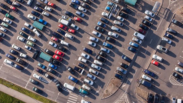 Motoryzacyjna sytuacja Polski. Czy naprawdę mamy tyle starych samochodów i śmiertelnych wypadków? 