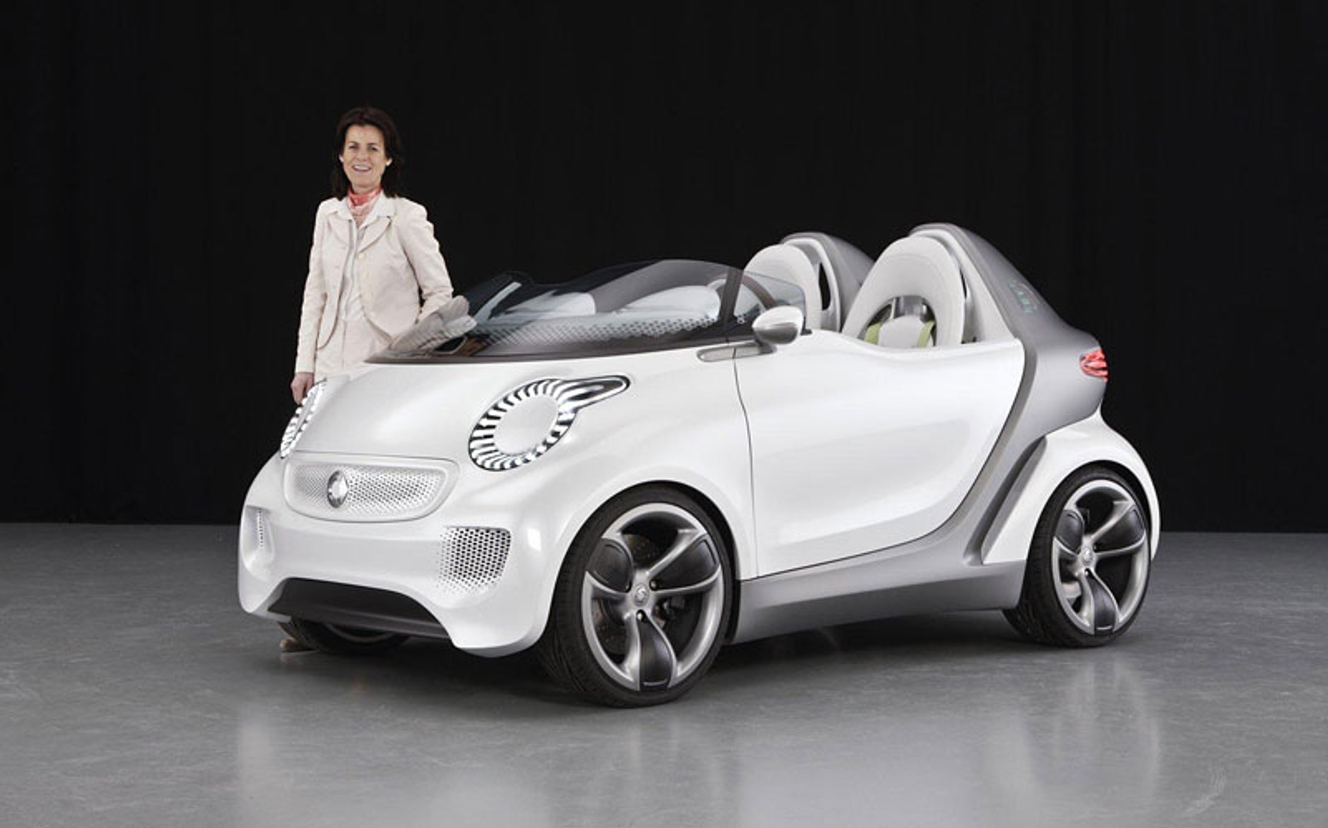 Elektryczny Smart przyjedzie do Genewy