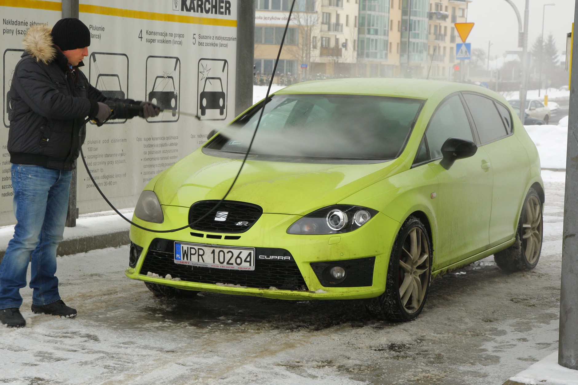 Mycie auta na mrozie: myć czy nie myć?