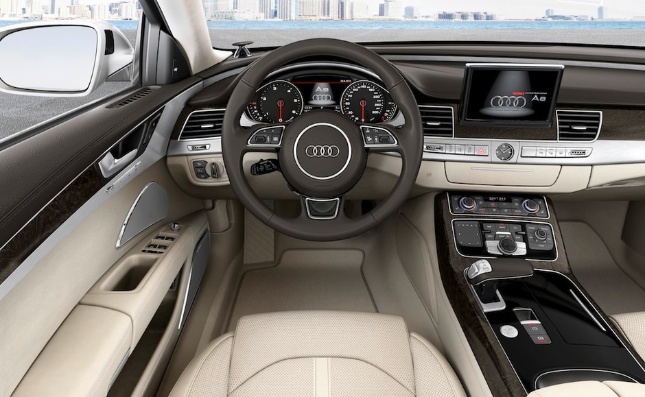 Kokpit Audi A8 po face liftingu