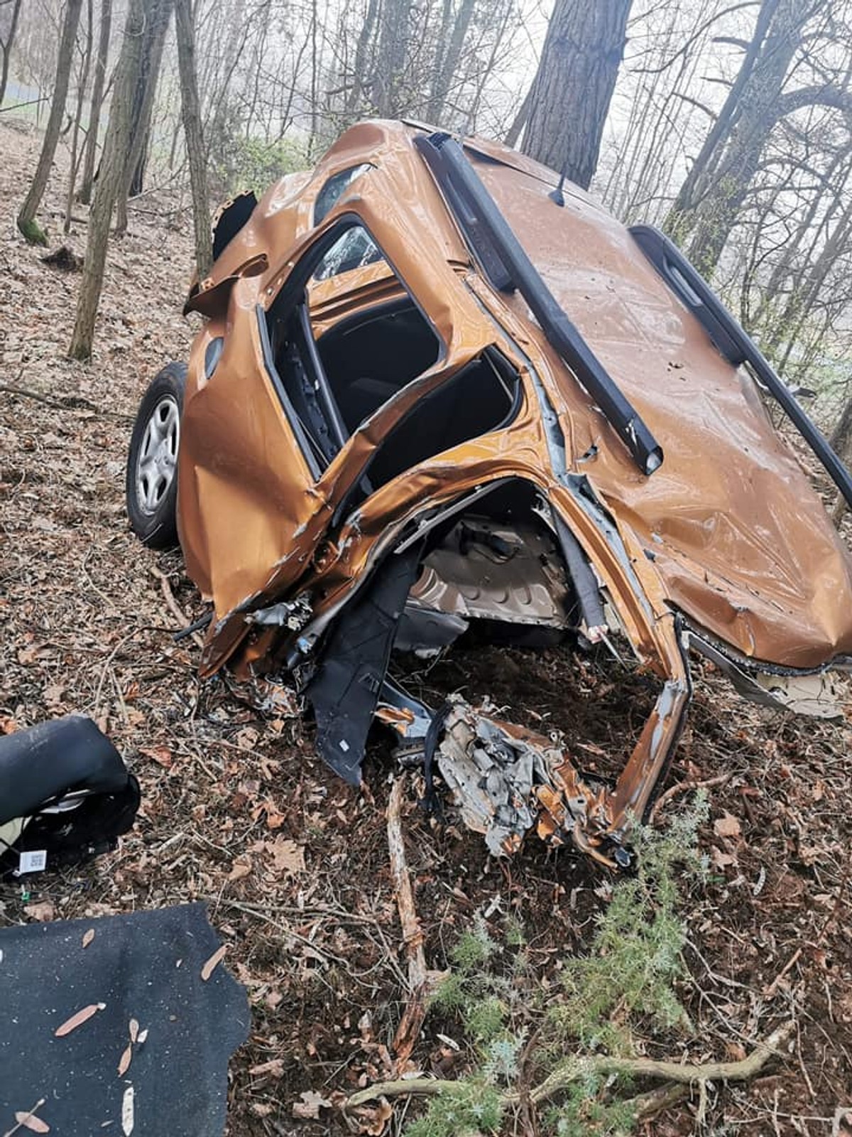 Jakim cudem kierowca rozerwanej na pół Dacii przeżył?