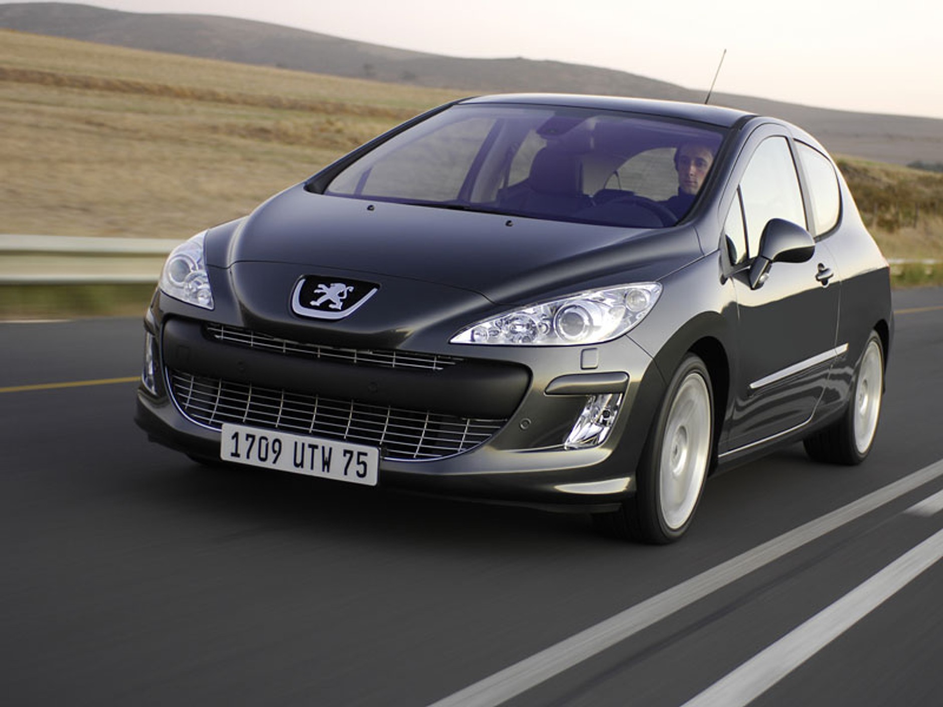 IAA Frankfurt 2007: Peugeot 308 także jako hybryda (3,4 l/100 km)
