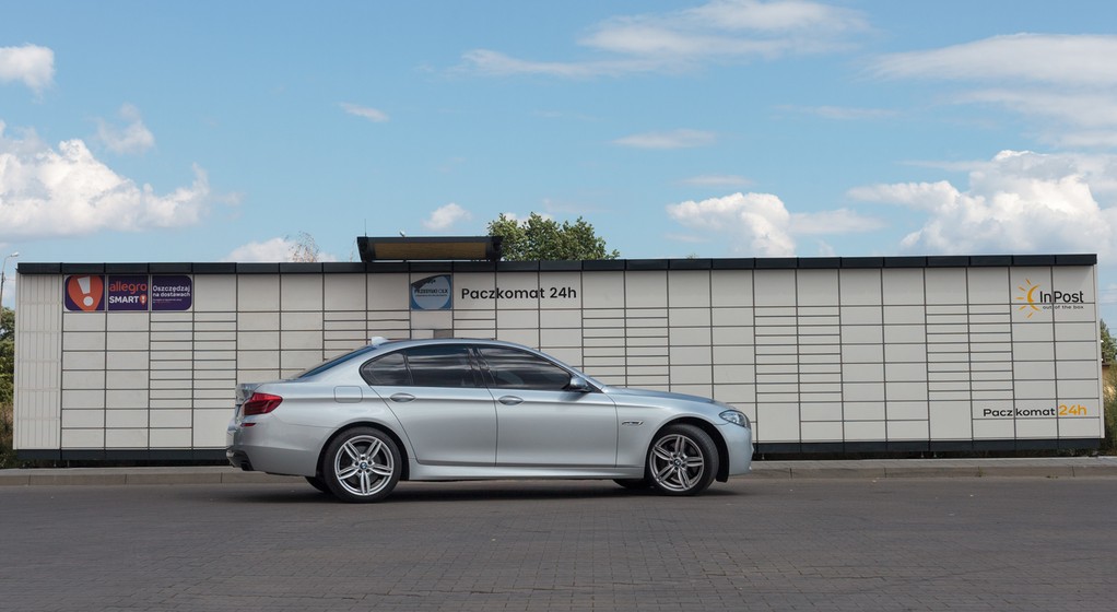 Z CarPlay przesyłki InPostu będzie można odbierać z poziomu ekranu w samochodzie