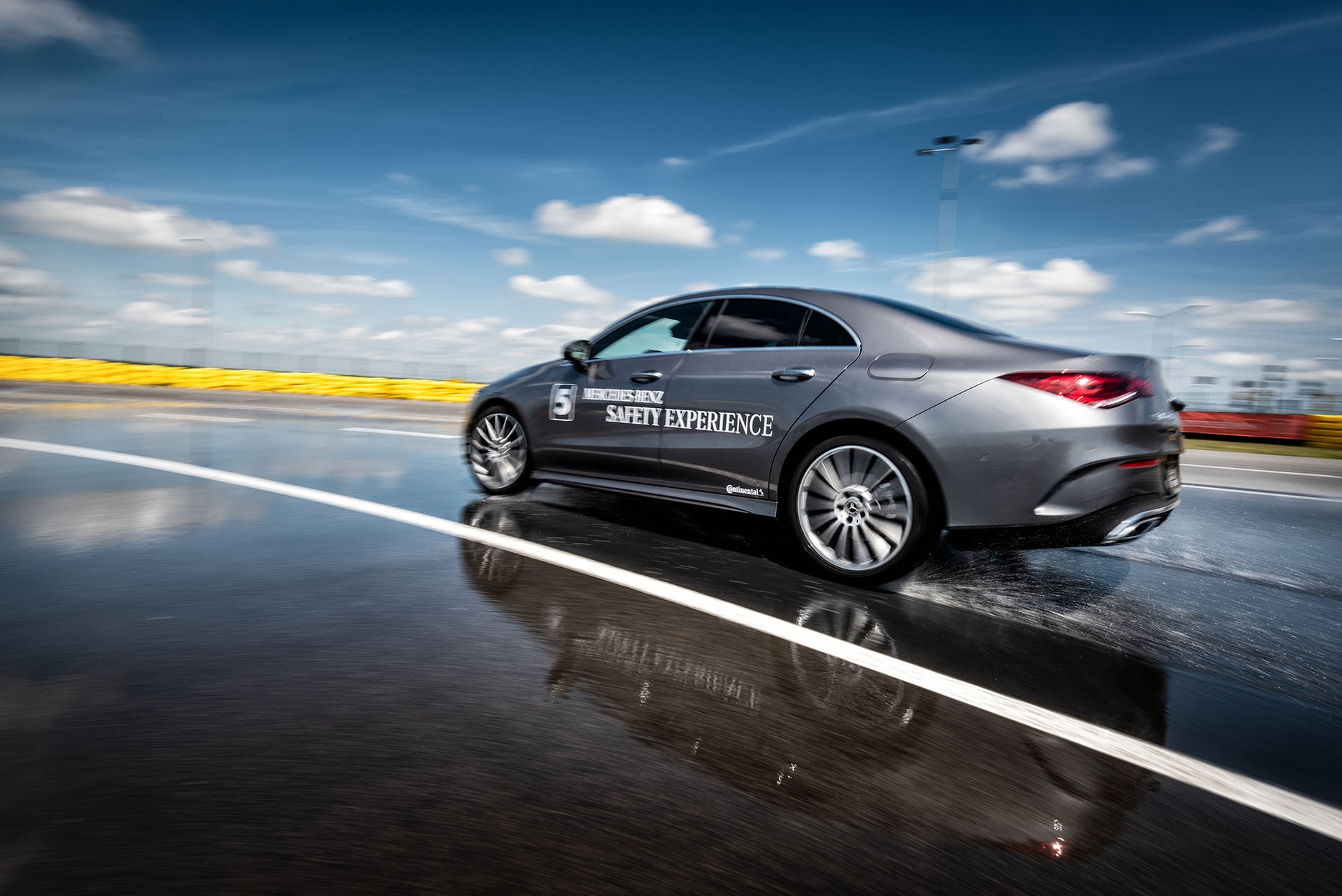 Mercedes-Benz Safety Experience - zrozumieć zachowanie samochodu