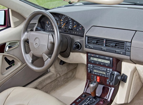 Mercedes R129 to wręcz pewna inwestycja. Mało które auto gwarantuje taką stopę zwrotu