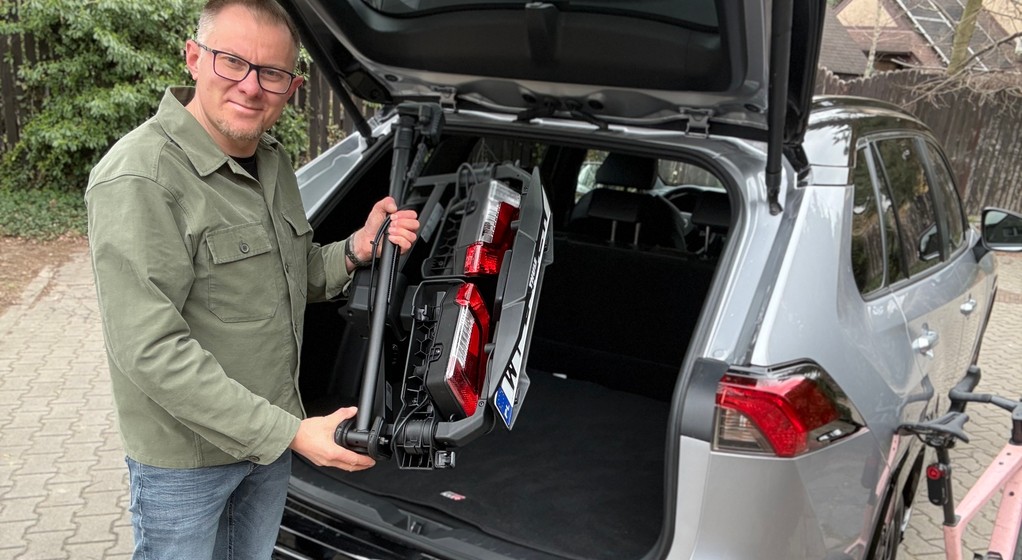 Thyle VeloLite – prosta platforma rowerowa na hak – jest bardzo lekki i po złożeniu z łatwością mieści się w bagażniku samochodu