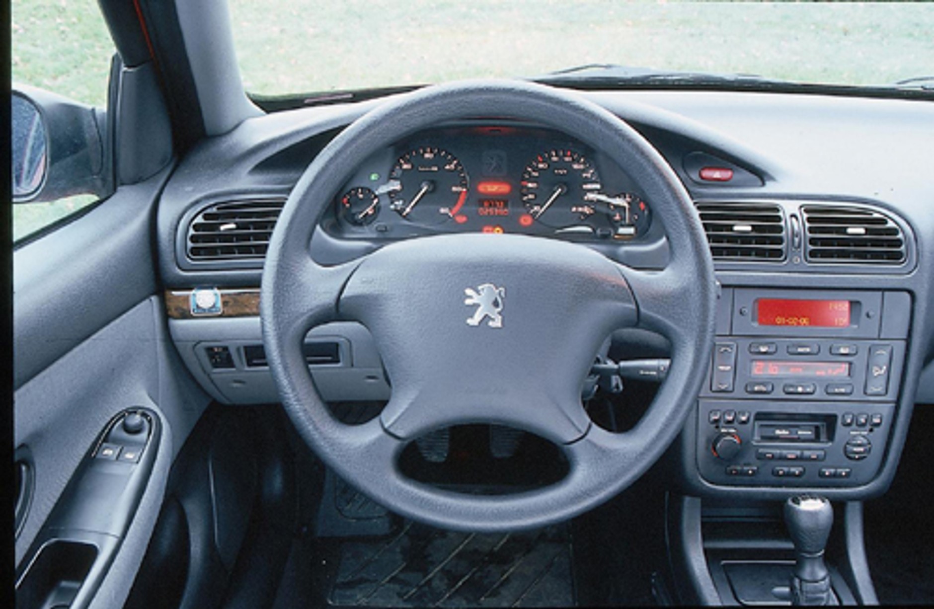 Lancia Lybra, Peugeot 406, Toyota Avensis i VW Passat - Który dalej i bezpieczniej zawiezie rodzinę?