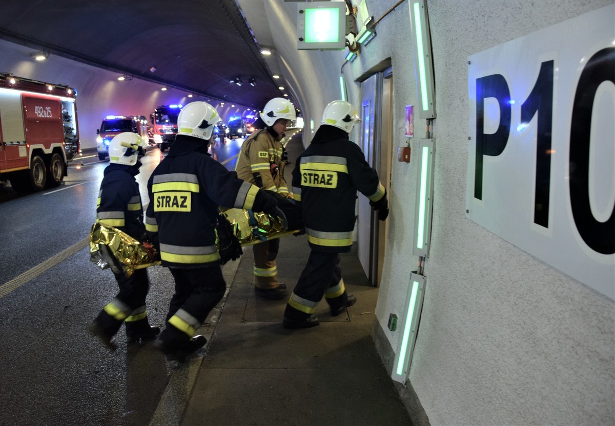 Ćwiczenia służb ratunkowych w tunelu pod Luboniem Małym