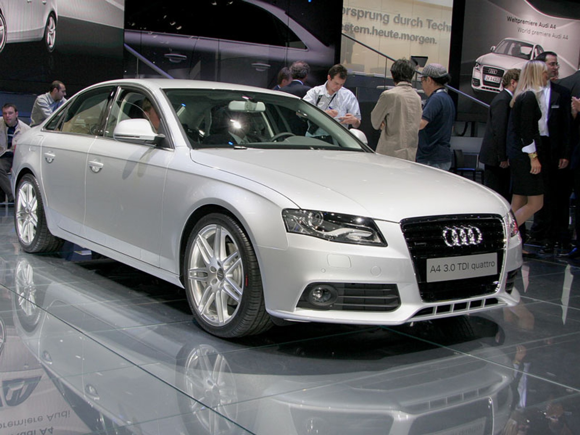 IAA Frankfurt 2007: Audi A4 – wynik pogoni za BMW 3