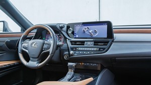 Lexus sypnął rabatami. I to solidnymi. Największy SUV tańszy o 80 tys. zł