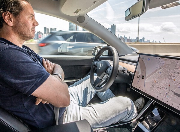 Tesla Model Y – autonomiczna jazda w Ameryce