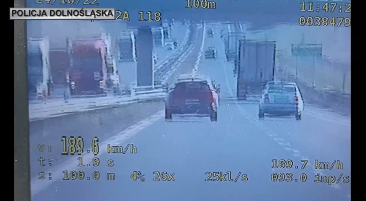Pędziła po S8. Mandat był surowy, ale i tak miała nieco szczęścia [WIDEO]