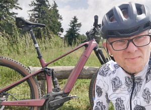Elektryczny rower miejski, górski, a może gravel? Jeździłem i wyjaśniam, po co to komu