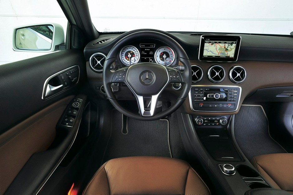 Mercedes A 220 CDI, kokpit